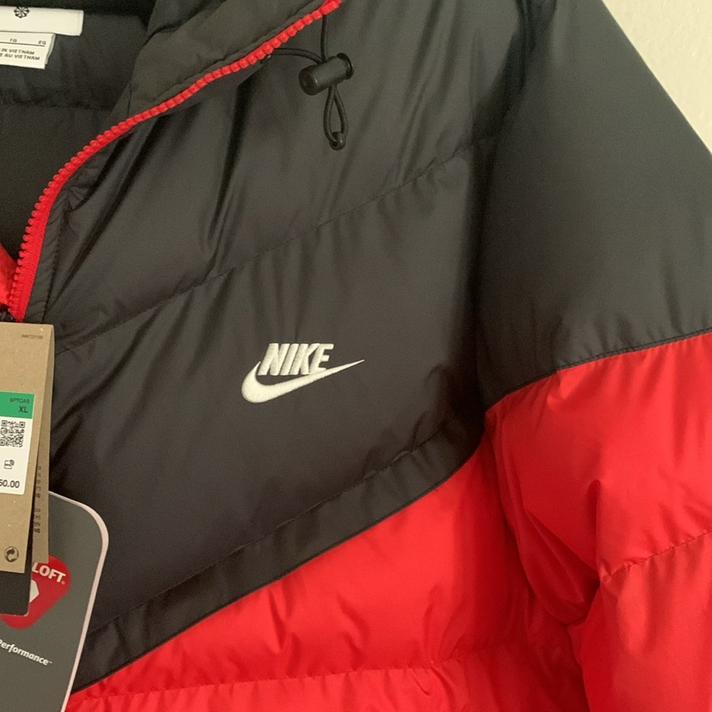 Nike men’s Storm fit heavy jacket! NWT - Picture 3 of 5